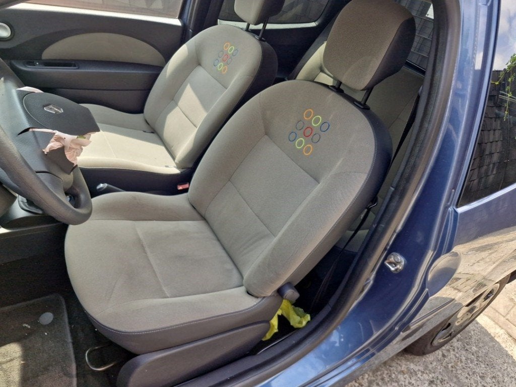 SIEGE AVANT GAUCHE ( CONDUCTEUR ) Renault Twingo II (CN), Renault, Utilisé, Peter-Huppertz-Straße 5
51063  Köln, DE, Dialog.deutschland@renault.de