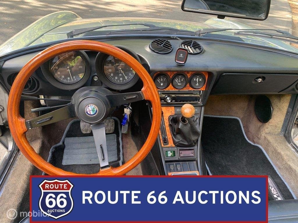 Alfa Romeo Spider 2.0 | 1984 | Route 66 Auctions, Auto's, Zwart, Bedrijf, Handgeschakeld, Overige carrosserie