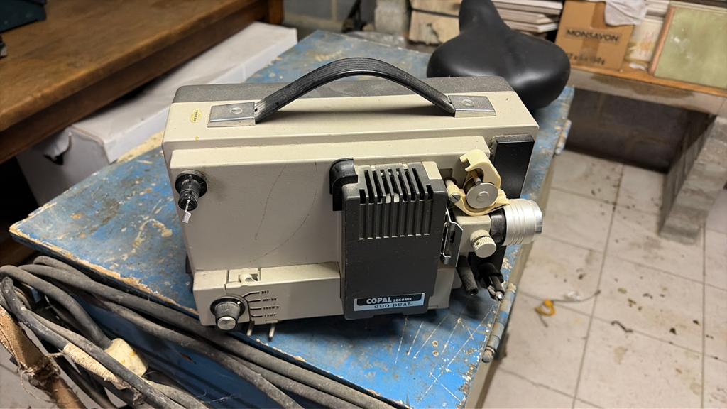 projecteur hi8, Ophalen, Zo goed als nieuw
