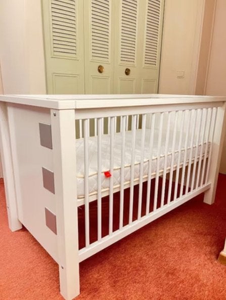 Wit babybedje met matras, Ophalen, Zo goed als nieuw