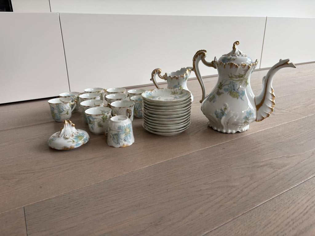 Porseleinen koffieservies, Ophalen