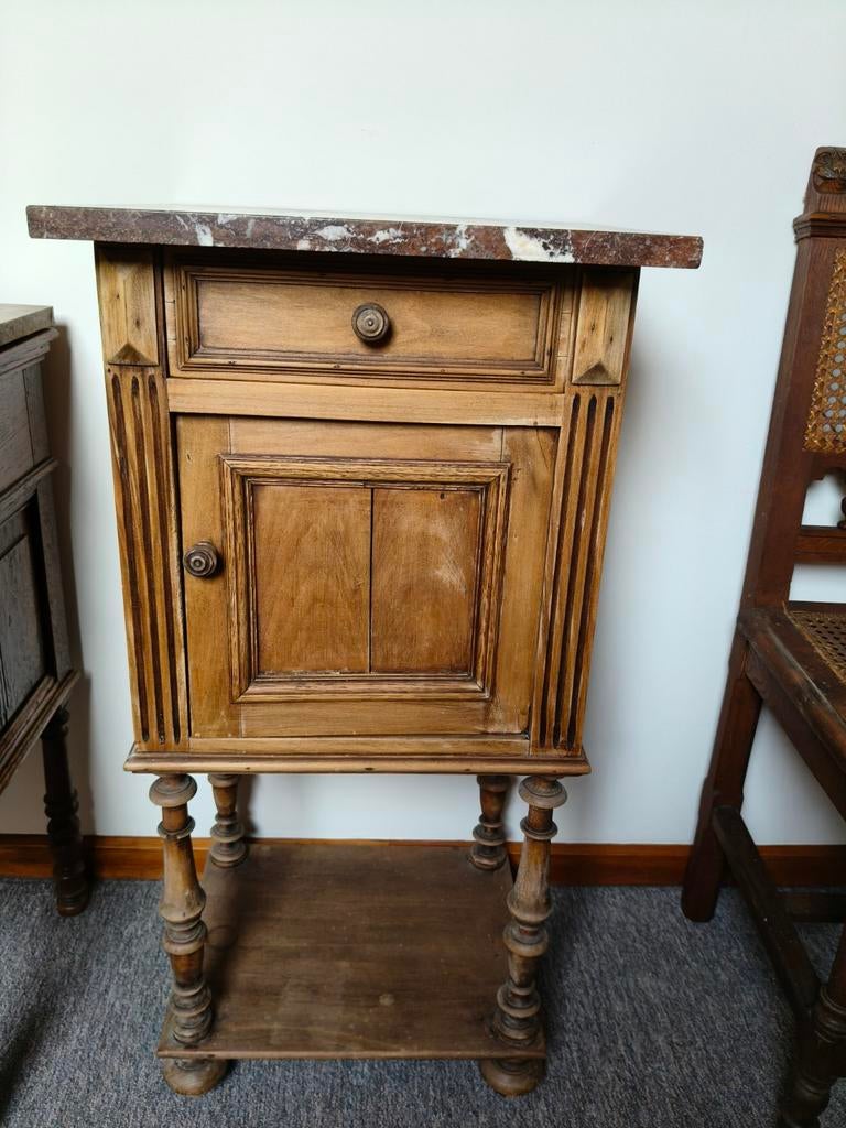 Table de chevet ancienne, Enlèvement