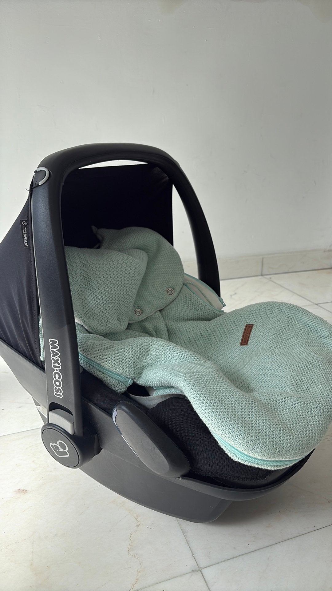 Maxi-cosi Pebble plus met voetenzak, regenhoes en hoesje, Kinderen en Baby's, Ophalen, Zo goed als nieuw, Maxi-Cosi