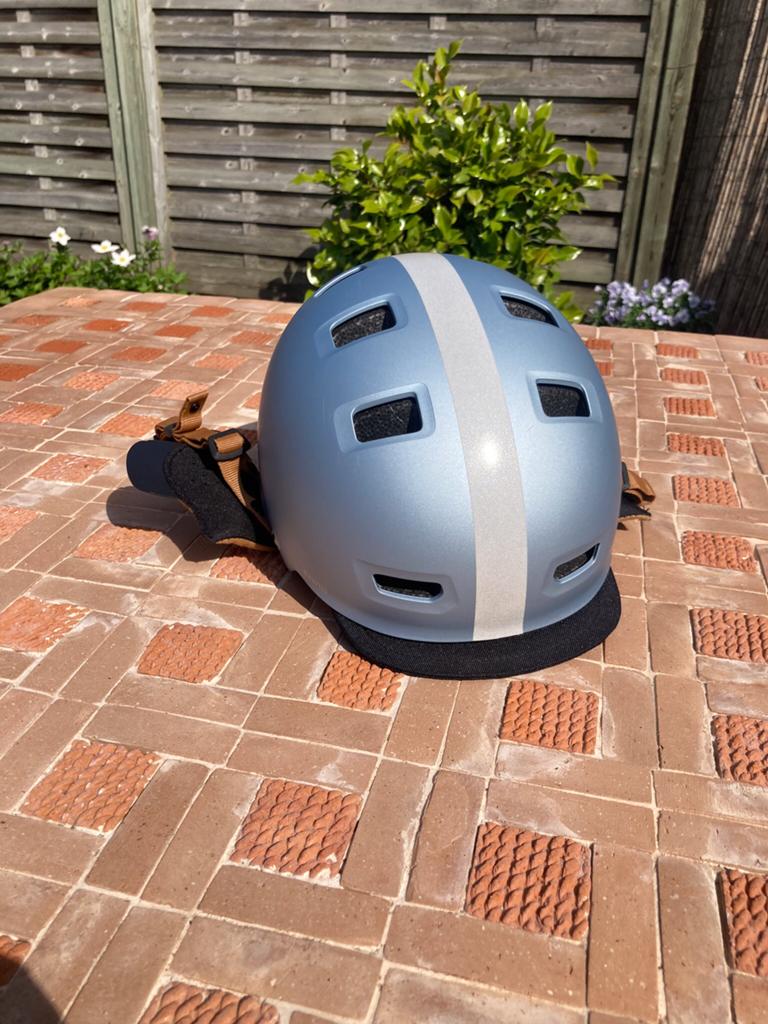 Nieuwstaat helm unisex met verstelbare oorwarmertjes, Fietsen en Brommers, Fietsaccessoires | Fietshelmen, Ophalen, Zo goed als nieuw