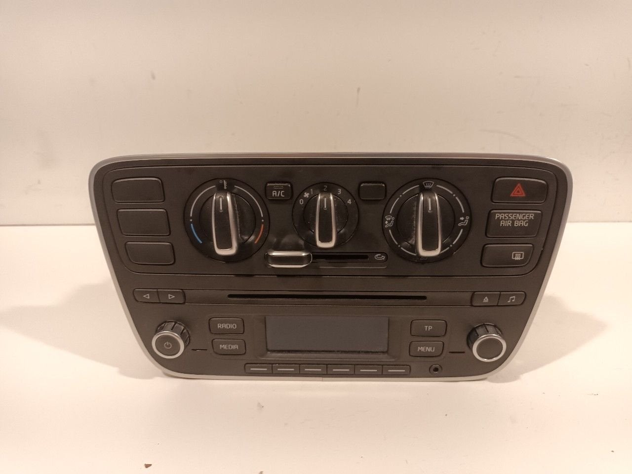 Radio Seat Mii, Autos : Divers, Autoradios, Enlèvement ou Envoi, Van der Ven Autorecycling B.V., Onderdelen@venauto.nl, Ettenseweg 76, 4706 PB Roosendaal, The Netherlands