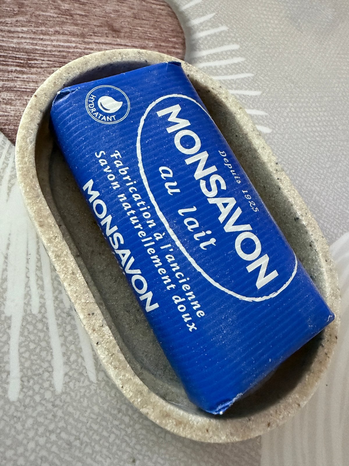 Porte savon effet pierre naturelle + monsavon au lait, Bijoux, Sacs & Beauté, Beauté | Soins du corps, Enlèvement ou Envoi, Comme neuf