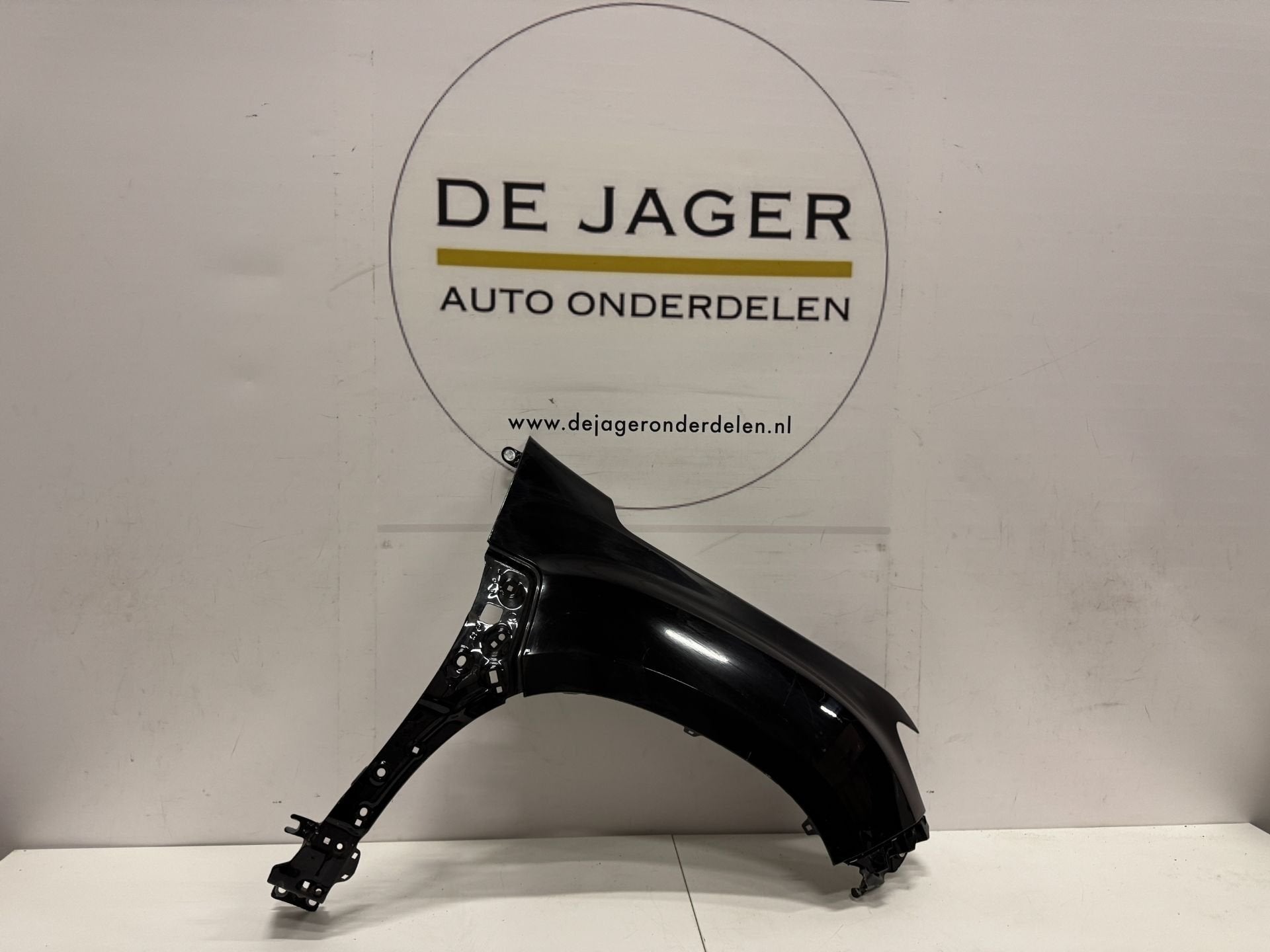 DACIA DUSTER II VOORSCHERM SPATBORD RECHTSVOOR 17-, Dacia, Gebruikt, Automobile-Dacia SA, Dacia.contact@daciagroup.com