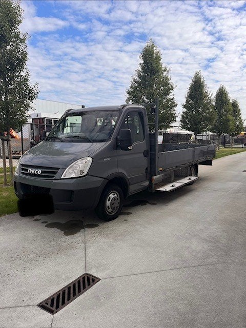 IVECO 40 C 18, Autos, Argent ou Gris, Achat, Entretenue par le concessionnaire, Bleu