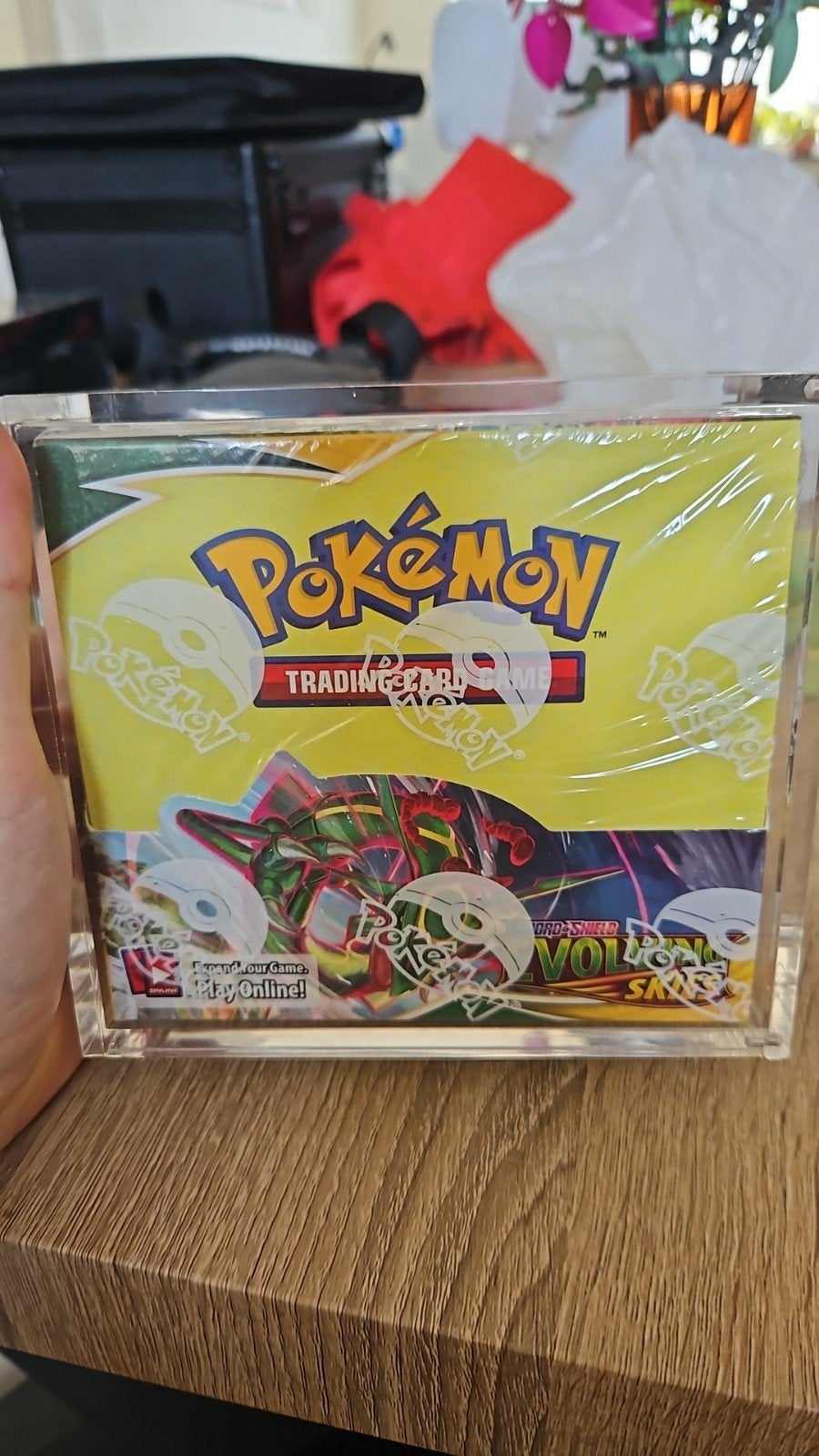 Pokémon Evolving Skies Booster box sealed in acryl doos, Hobby en Vrije tijd, Verzamelkaartspellen | Pokémon, Ophalen, Booster