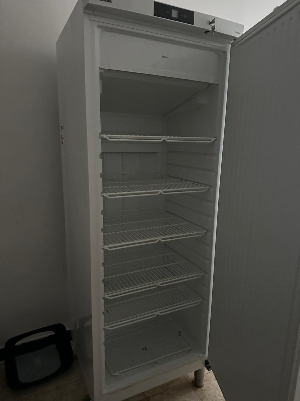 koelkast en koel toog, Ophalen