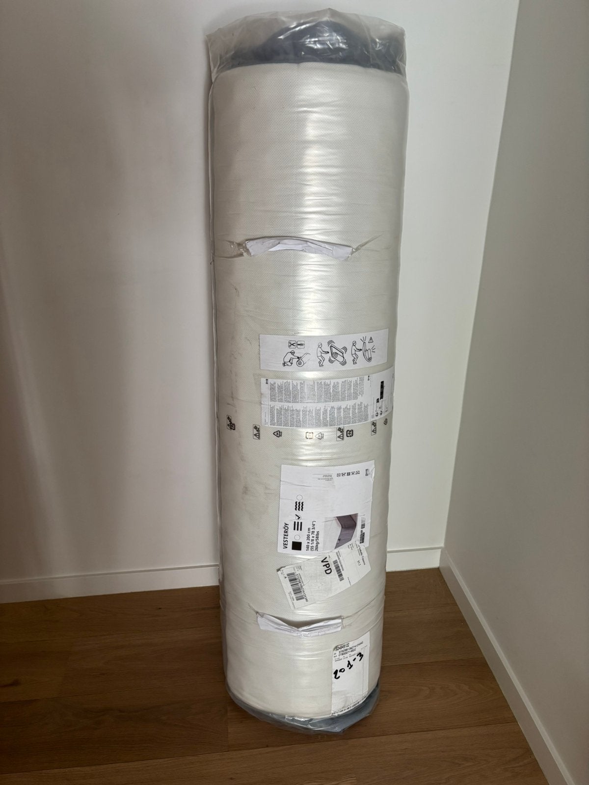 Gloednieuwe matras Ikea 140/200 VESTERÖY nog in verpakking, Huis en Inrichting, Ophalen, Nieuw, 200 cm, Matras