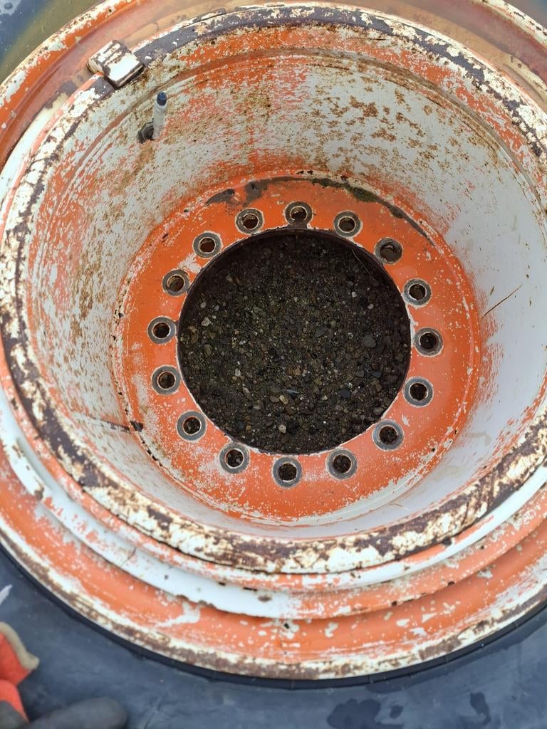 Band Doosan, Ophalen