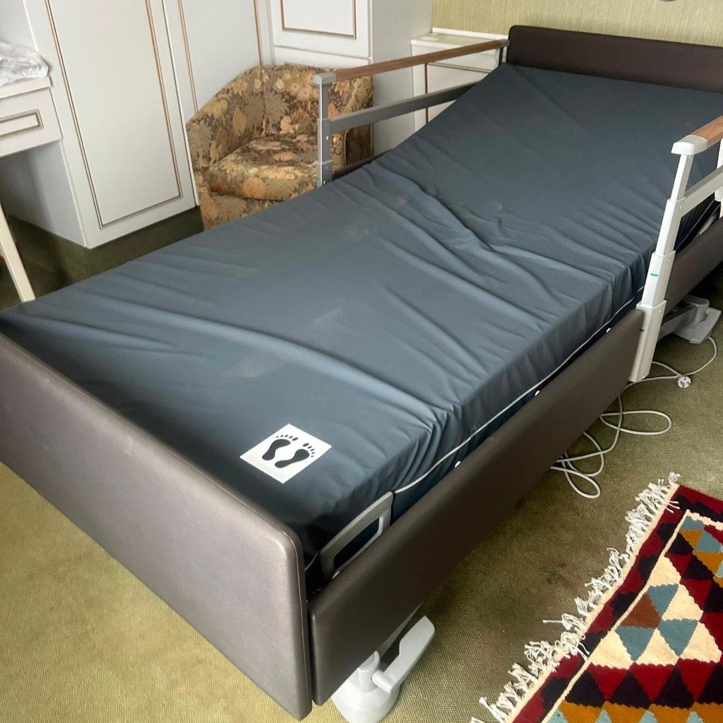Zorgbed Haelvoet Lago Care met matras - zo goed als nieuw, Ophalen, Verstelbaar, Eenpersoons, Zo goed als nieuw