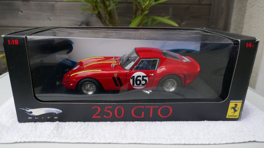 Hotwheels Elite 1/18 Ferrari 250 GTO (N 165) met OVP, Enlèvement ou Envoi, Utilisé, Voiture, Hot Wheels