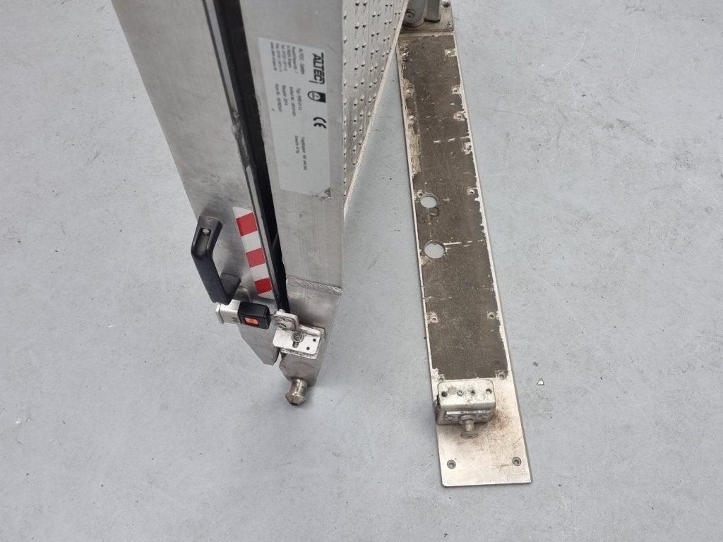 Altec Draaibare oprijplaat | rijvlak 238 cm x 100 cm |