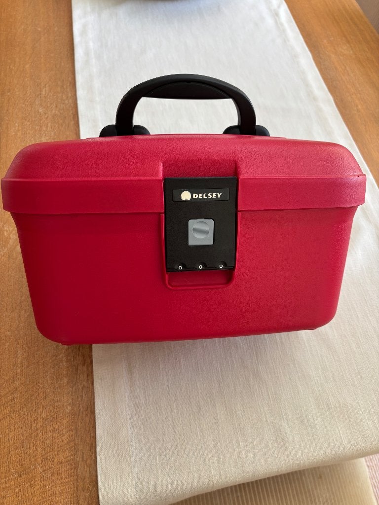 Delsey (beauty) case, Handtassen en Accessoires, Beautycases, Ophalen, Nieuw, Met slot, Hardcase