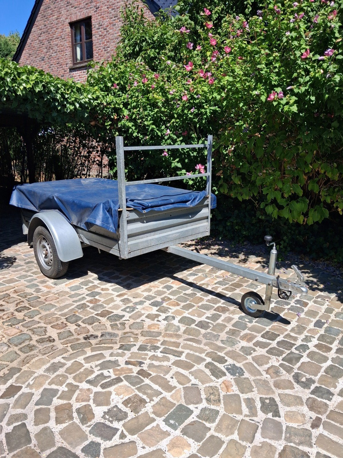 Aangangwagen met afdekzeil., Ophalen
