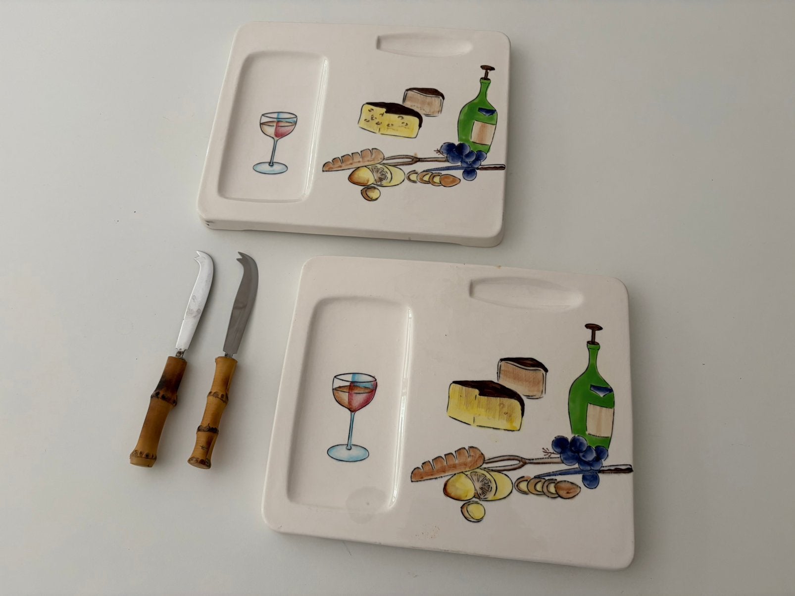 2 plateaux à fromages identiques et couteaux fromage, Enlèvement