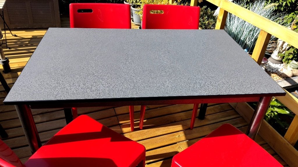 tafel met 4 rode stoelen in PVC, Huis en Inrichting, Tafels | Eettafels, Ophalen, Gebruikt, 50 tot 100 cm, 50 tot 100 cm