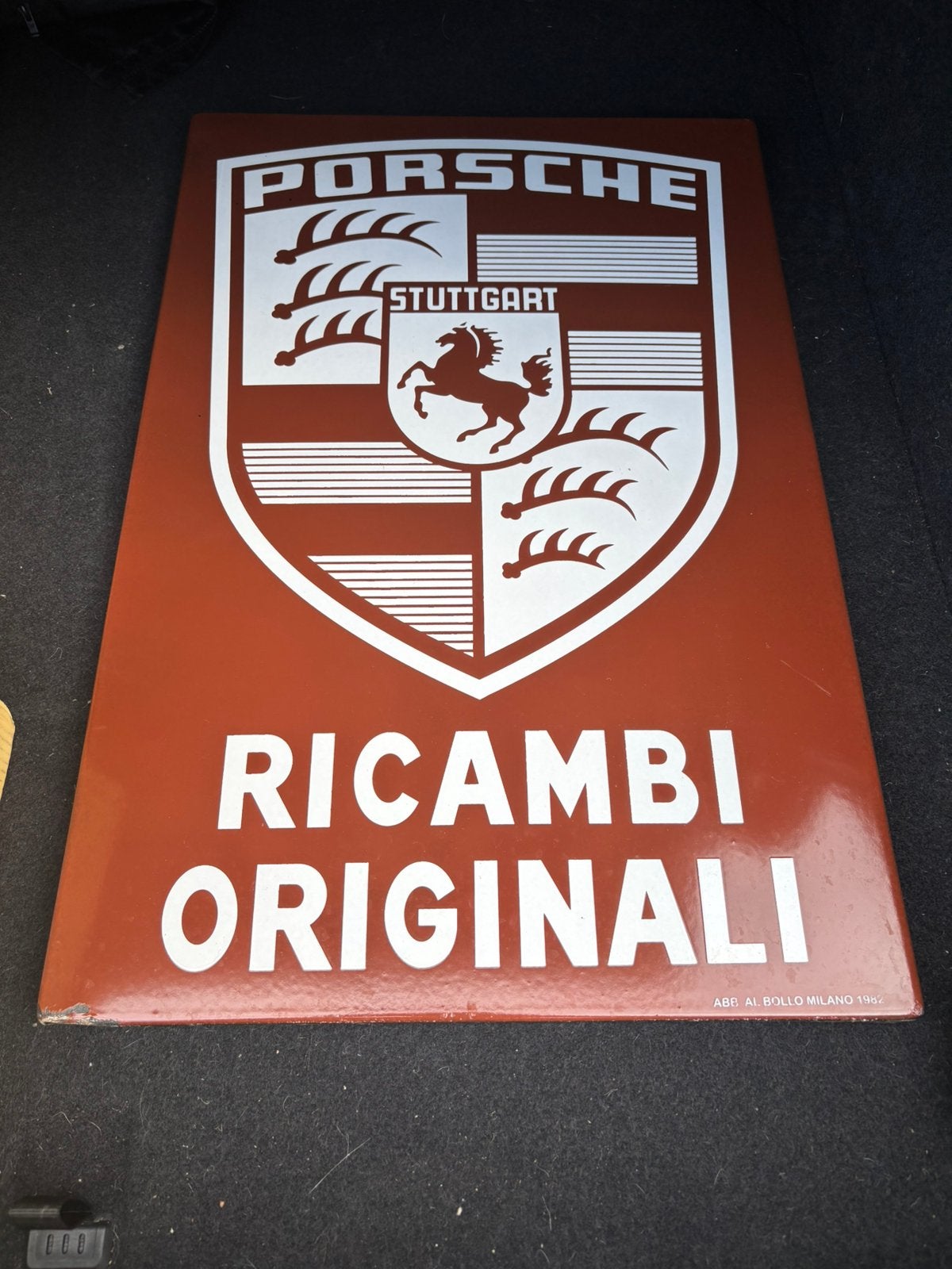 Emaille Porsche, Ophalen