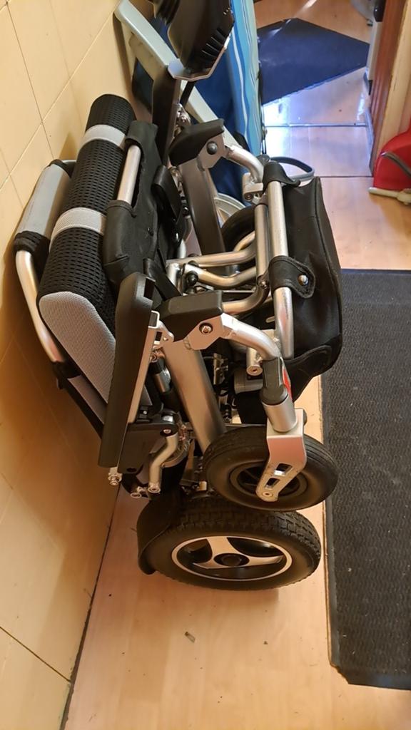 Fauteuil (chaise) tres bon etat vous pouvez me faire un mess, Divers, Cadres de marche, Comme neuf