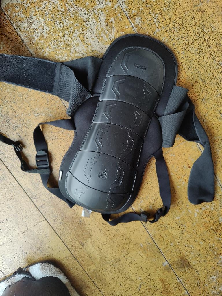 Protection dorsale pour snowboard/ski, Enlèvement, Comme neuf, Ski