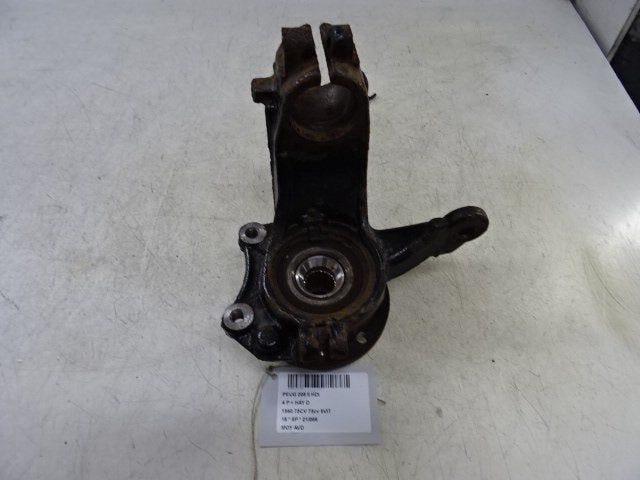 MOYEU DE ROUE AVANT DROIT Peugeot 208 I (CA / CC / CK / CL), Utilisé, Peugeot