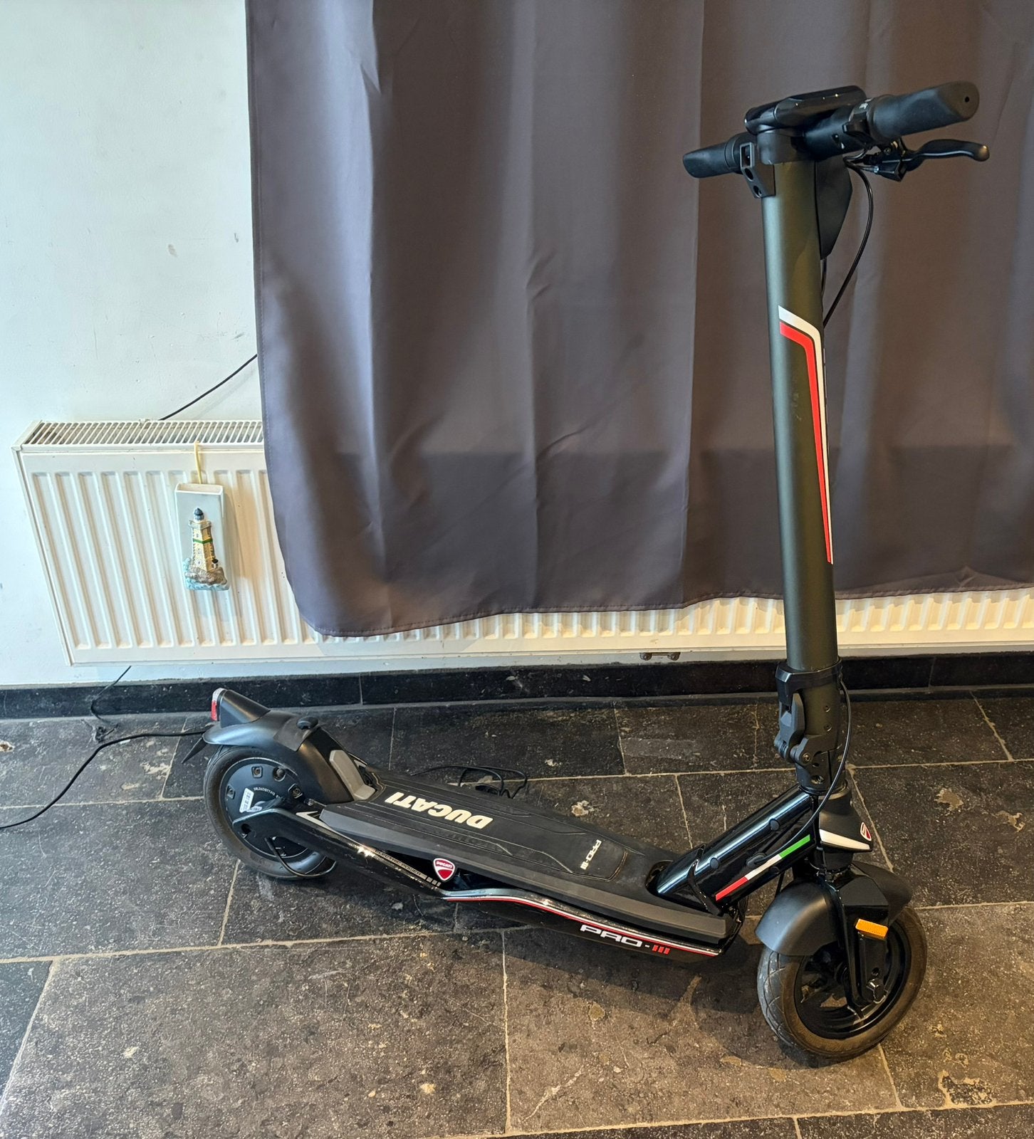 Trotinette électrique Ducatti pro 3 bon état, Enlèvement, Comme neuf