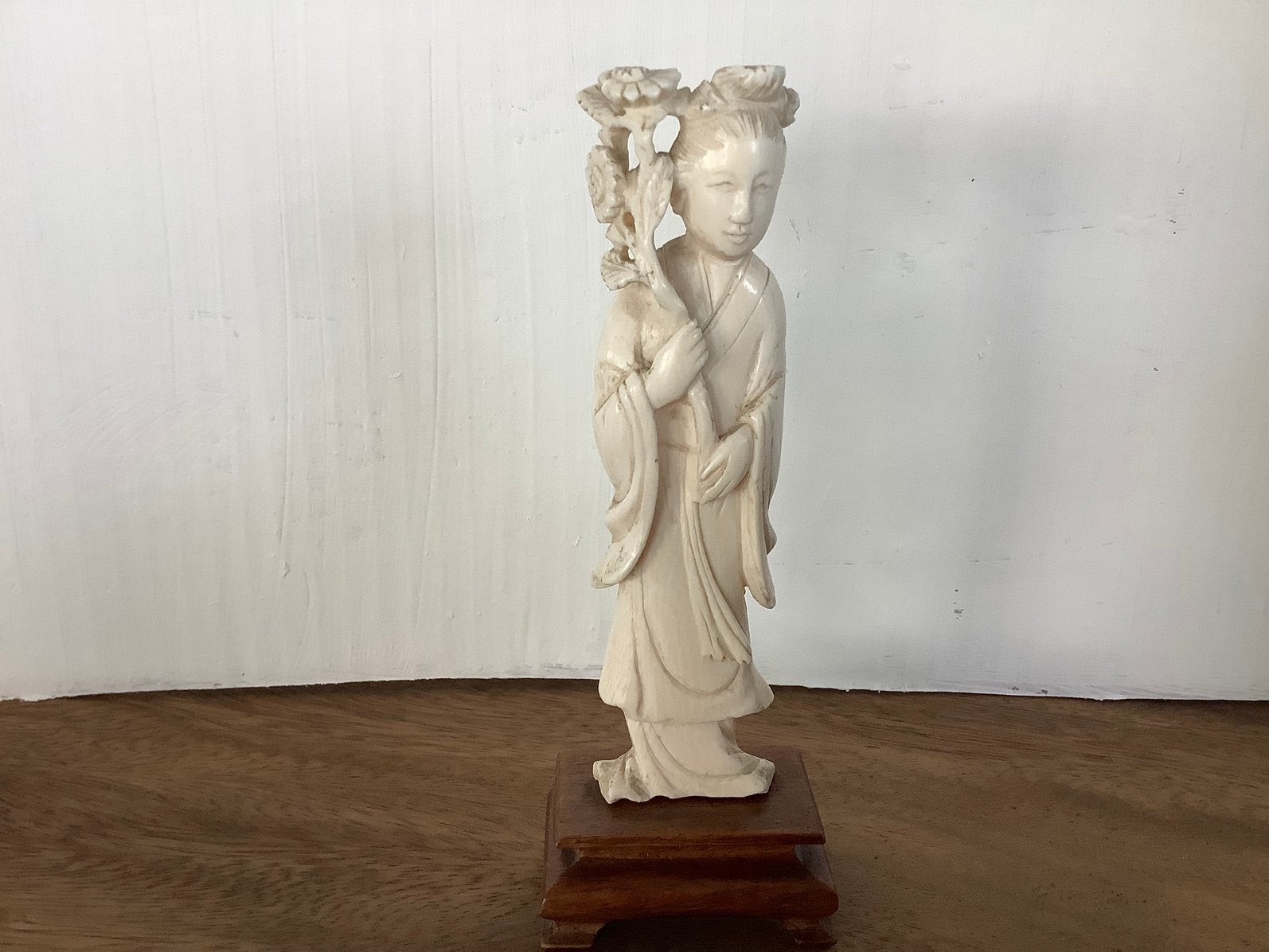 Chinees gesculpteerd beeld, Antiek en Kunst, Ophalen, Natuurlijk materiaal, Beige, Handgemaakt