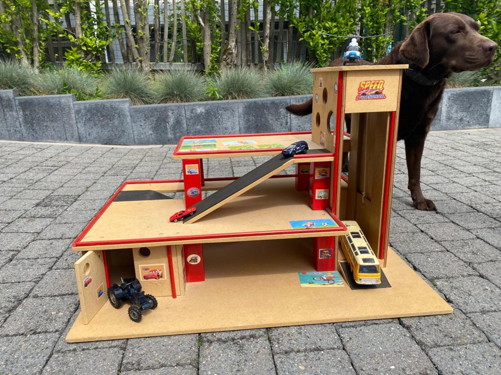 Houten speelgoed garage, Kinderen en Baby's, Speelgoed |Speelgoedvoertuigen, Ophalen, Gebruikt