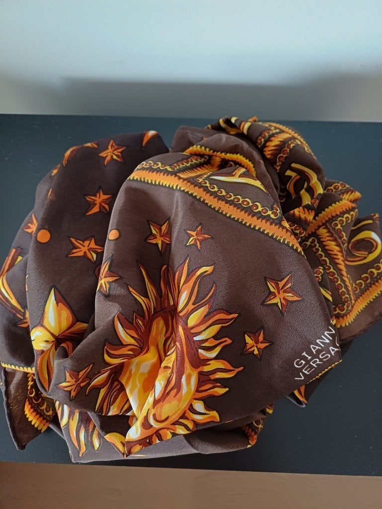 Vintage zijden sjaal Versace, Versace, Ophalen of Verzenden, Zo goed als nieuw, Sjaal