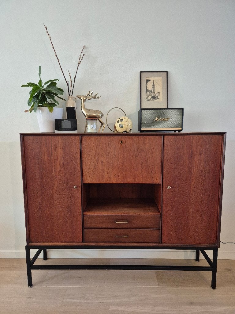 Vintage Highboard / Barkast met zwart metalen onderstel, Ophalen, 100 tot 150 cm, 150 tot 200 cm, Zo goed als nieuw