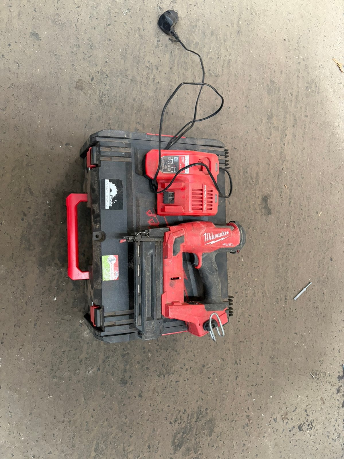 Milwaukee M18 18V Li-ion accu mini brad recht - 16-54mm, Ophalen, Gebruikt