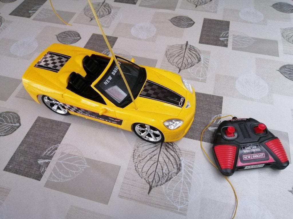 sport auto met afstandsbediening, Kinderen en Baby's, Speelgoed |Speelgoedvoertuigen, Ophalen of Verzenden, Zo goed als nieuw