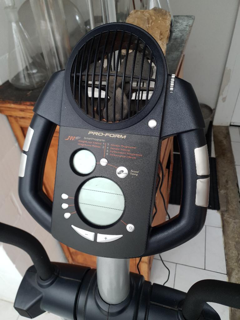 Vélo elliptique Pro-form 690 HR (pliable), Sports & Fitness, Bras, Enlèvement, Utilisé, Métal
