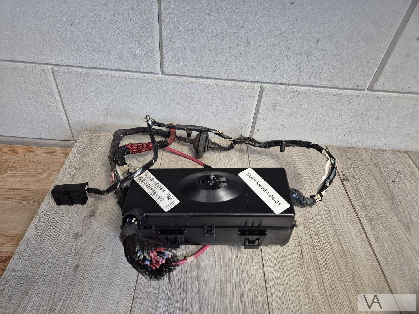 Chrysler 300c 300 c zekeringkast achter in kofferbak 04 - 10, Gebruikt, -, Ophalen of Verzenden, -