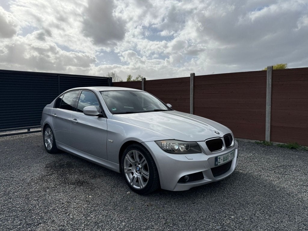 BMW 320i Benzine M Pakket van 2010, Auto's, 4 deurs, Zwart, Bluetooth, Leder