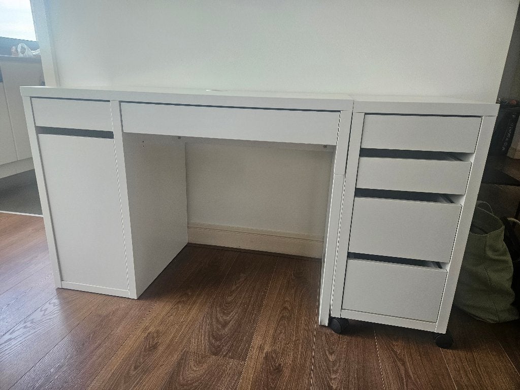 Bureau blanc Ikea MICKE avec meuble à tiroirs assorti, Scandinave, Avec roues, 150 cm, 50 cm