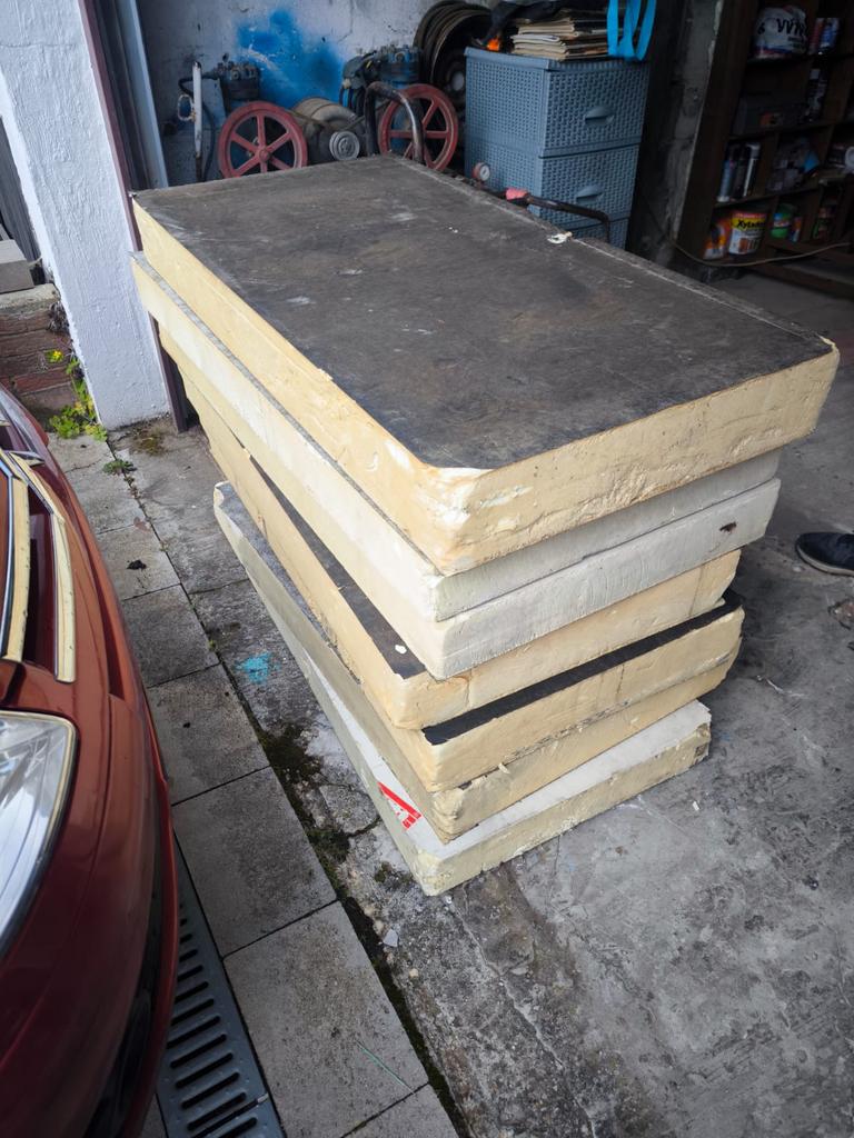 7 plaques isolation , 4 Pièces de 12 cm et  3 pièces de 10cm, Enlèvement