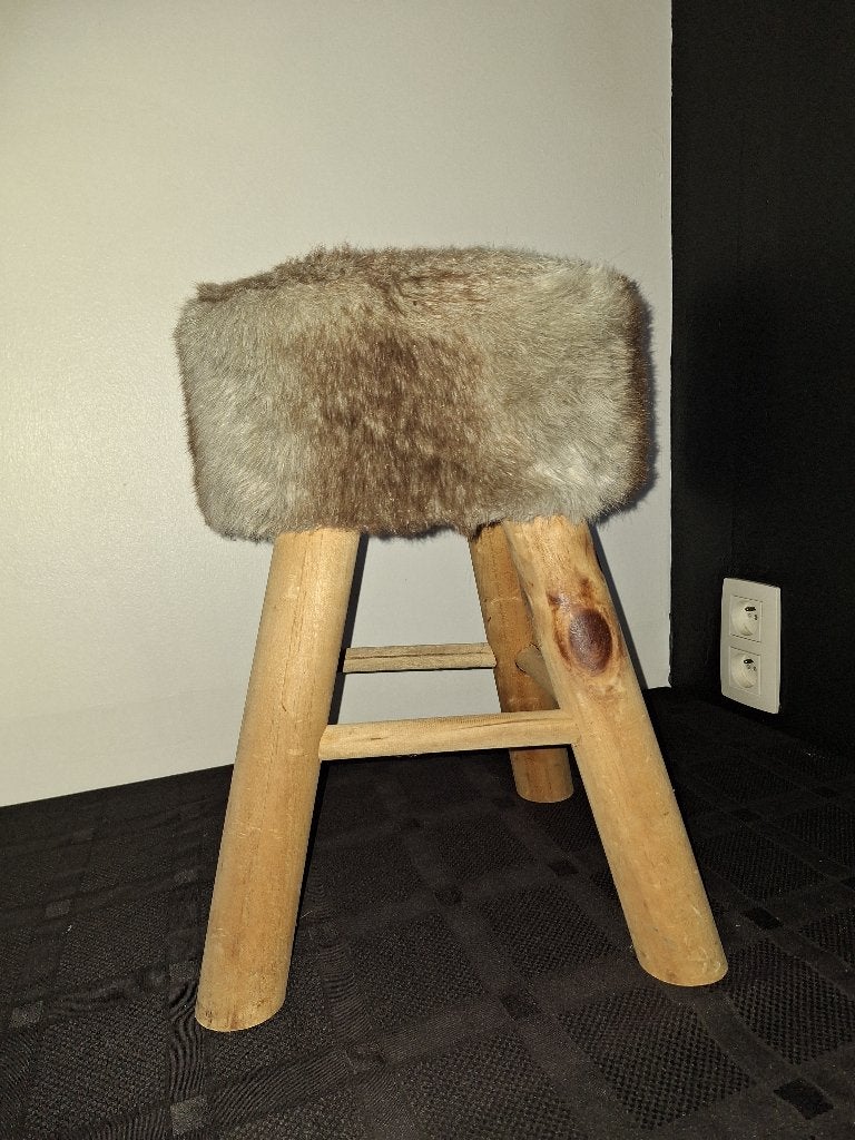 Petit tabouret, Enlèvement