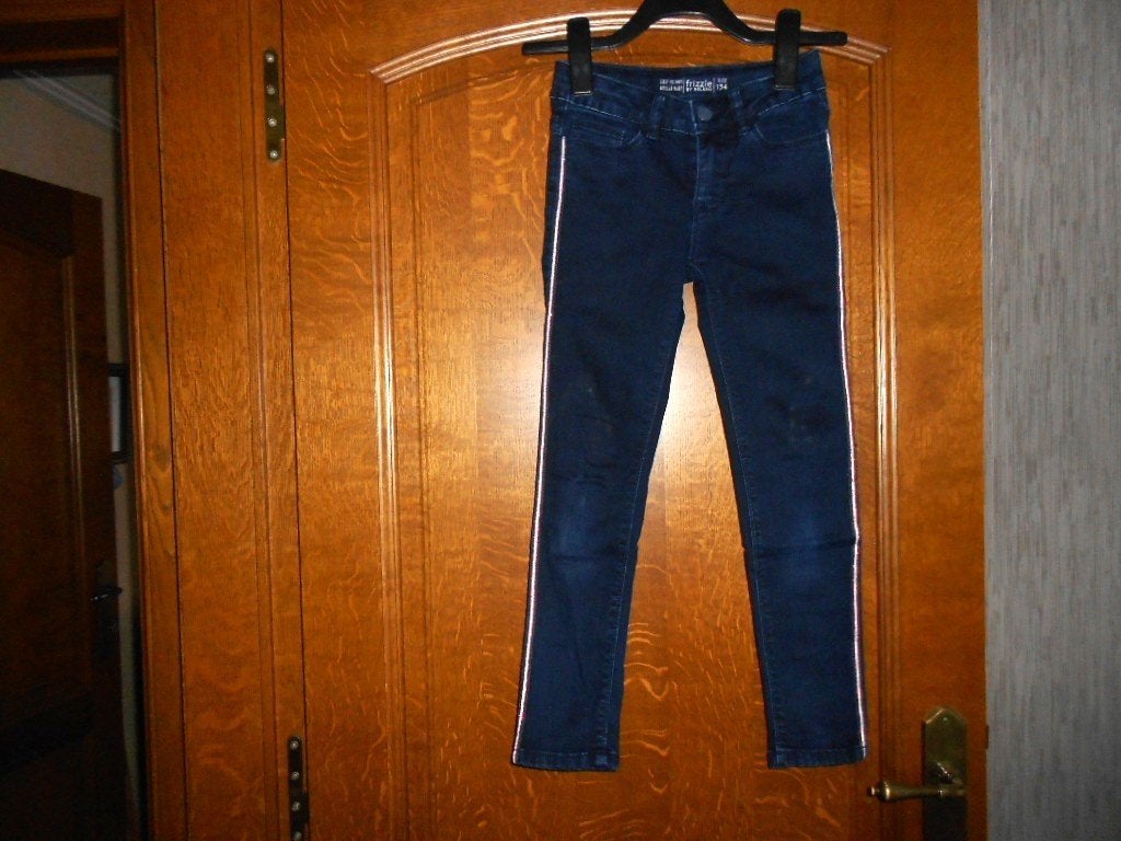 donkerblauwe jeansbroek mt 134 Fizzle, Kinderen en Baby's, Broek, Gebruikt, Meisje, Frizzle by Bel & Bo