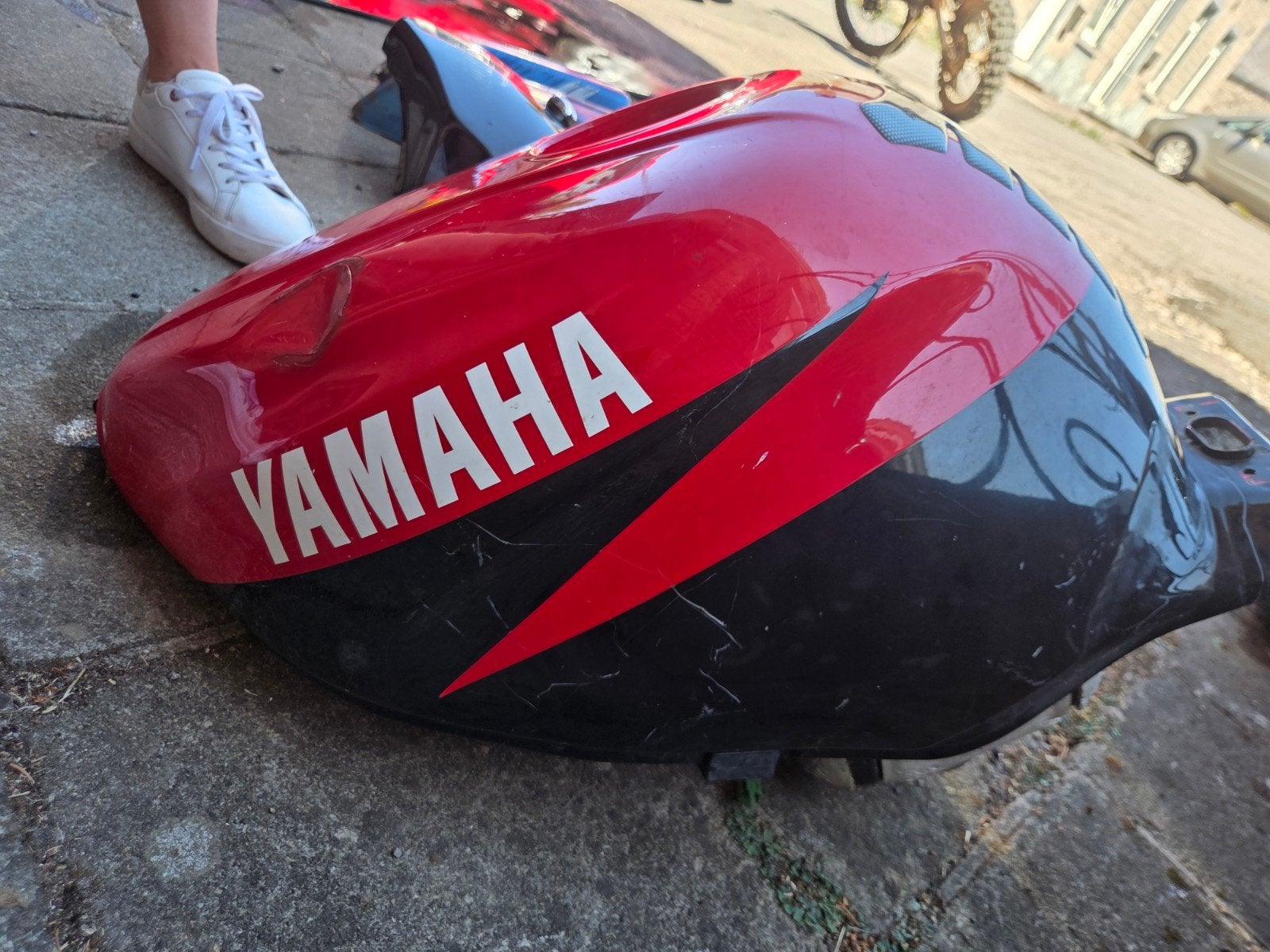 réservoir Yamaha YZF, Enlèvement