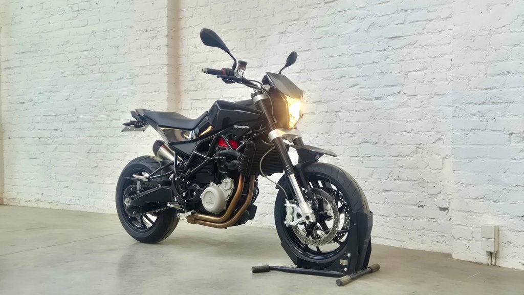 Husqvarna Nuda 900 ABS 2013  Carbon LeoVince @motomobilia, 2 cilinders, Motorrijbewijs A, 900 cc, Meer dan 35 kW