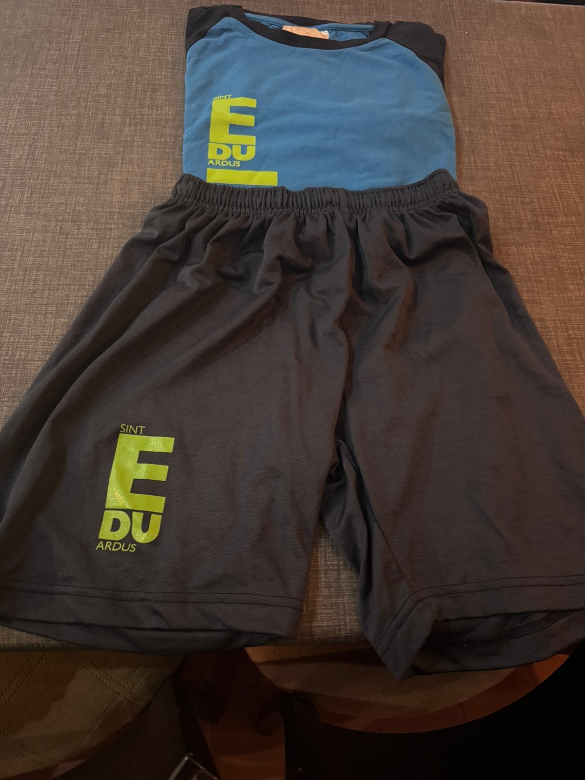 Turnkleding Sint Eduardus, Enlèvement, Comme neuf