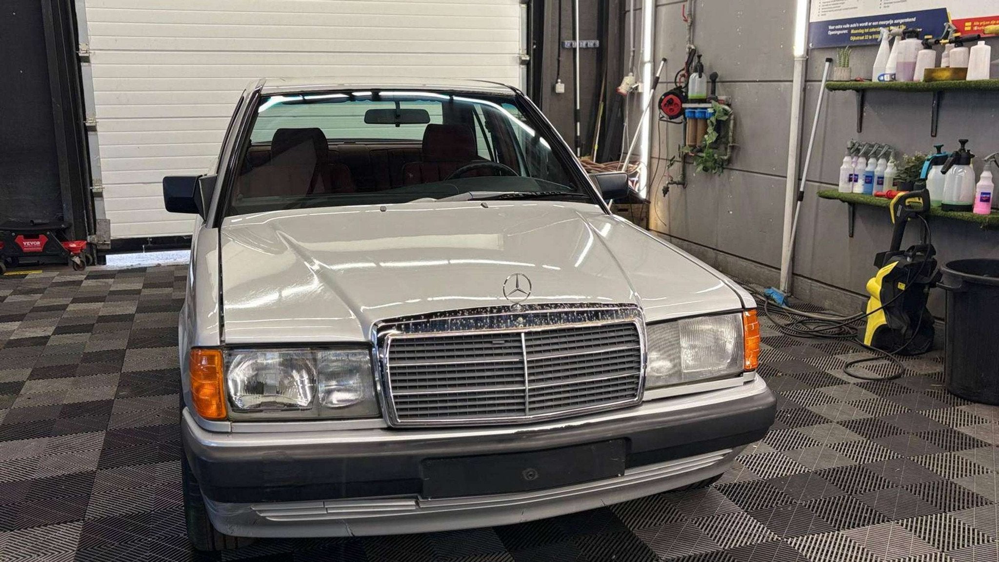 Mercedes-Benz 190 Benzine AUTOMATIQUE bj. 1988 178000km Oldt, https://public.car-pass.be/vhr/de6bdb84-69ce-4754-bf6c-7564e59ac09b