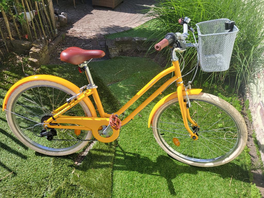 Vrolijke kinderfiets Btwin 9-12 jaar, Fietsen en Brommers, Ophalen, 20 inch of meer, Gebruikt, Velgrem