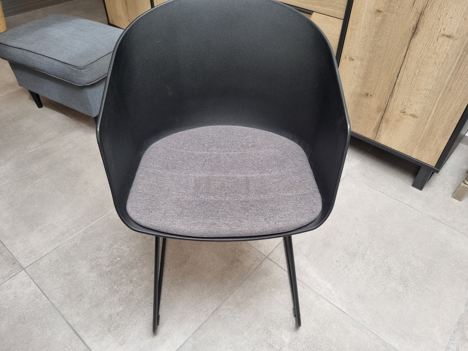 4 chaises noires modernes, Maison & Meubles, Gris, Synthétique, Enlèvement, Utilisé