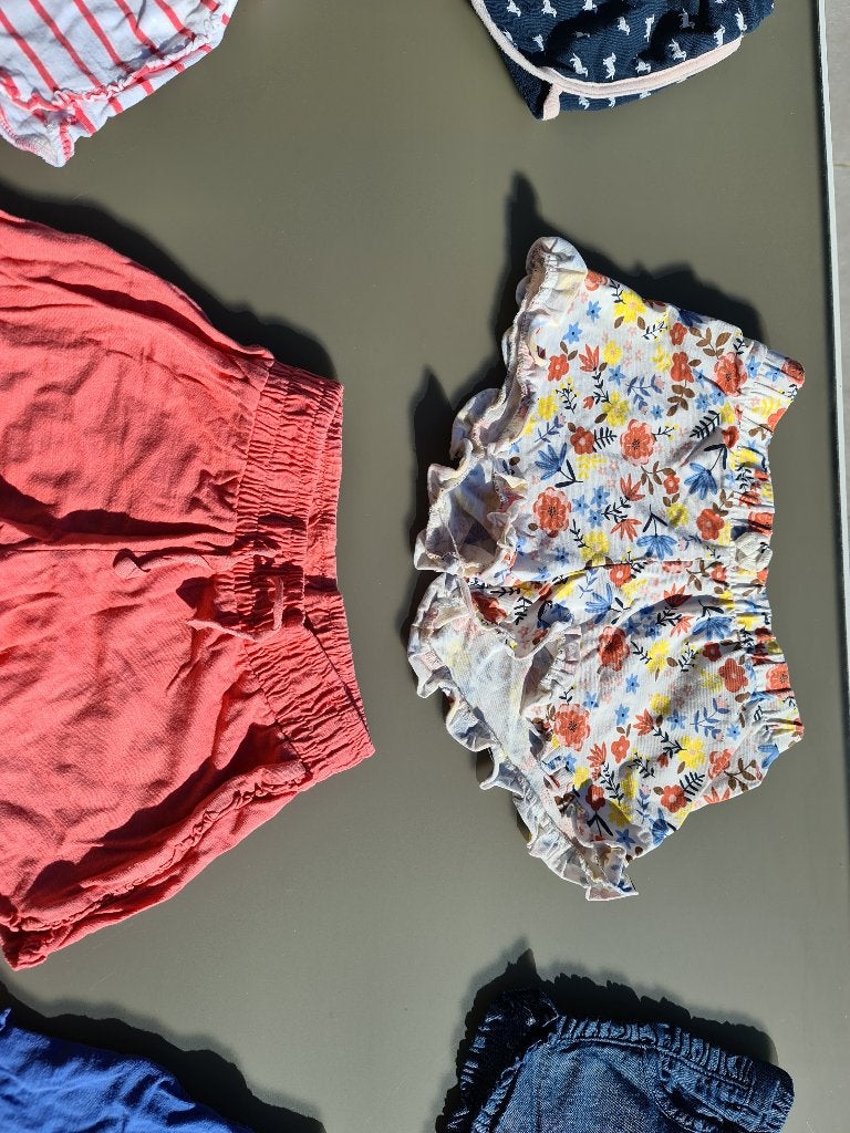 korte broek met bloemen, Happy Girls Club, 134, Kinderen en Baby's, Kinderkleding | Maat 134, Ophalen, Zo goed als nieuw, Broek