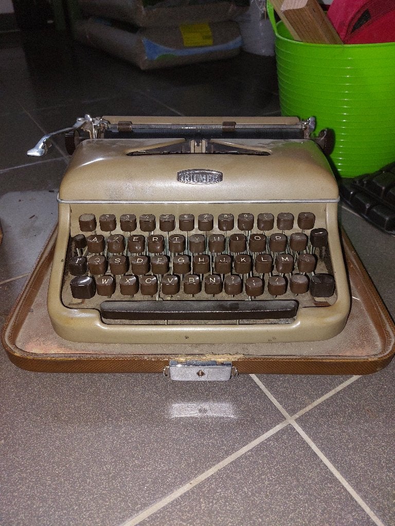 Antieke typmachine, Ophalen