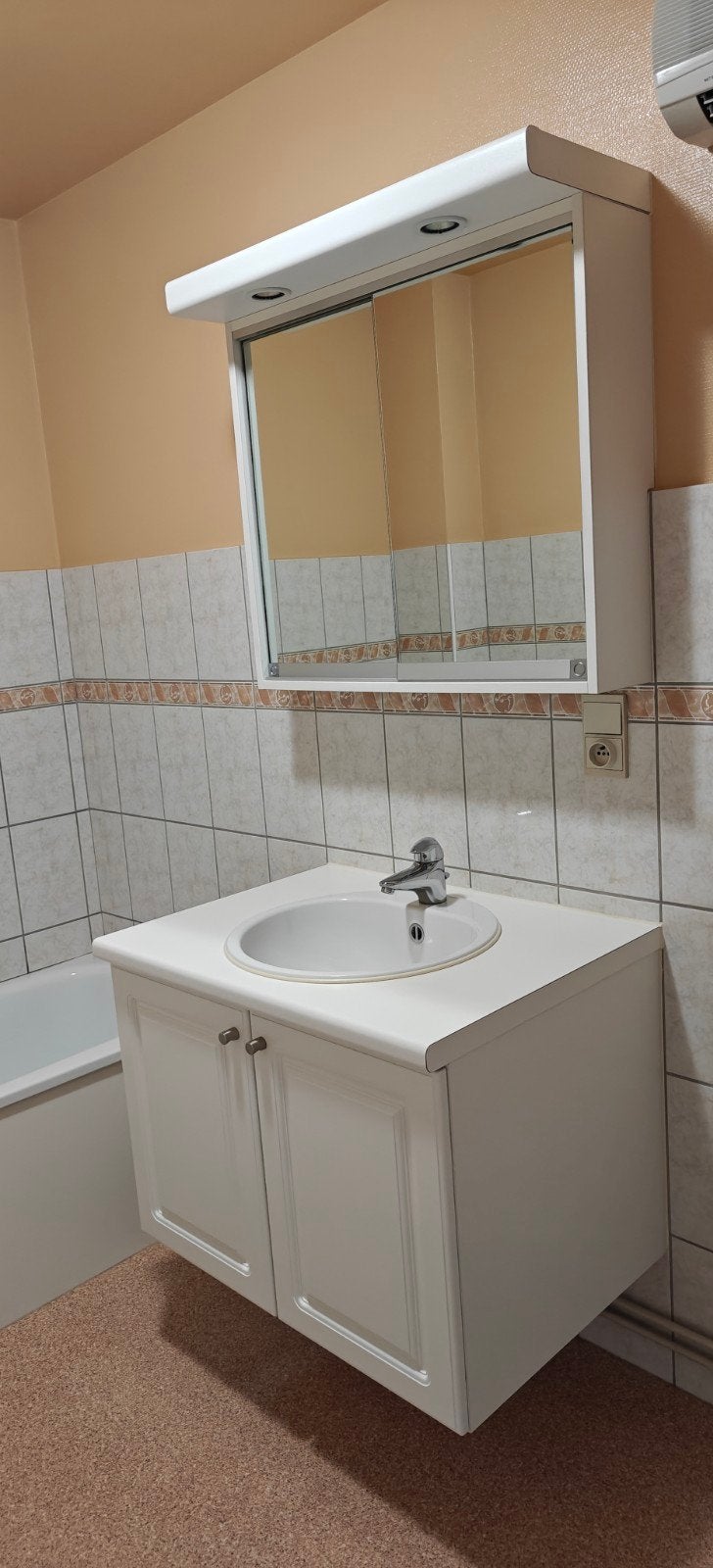 Badkamermeubel met spiegelkast en hoge kast, Huis en Inrichting, Badkamer | Badkamermeubels, Ophalen, Spiegelkast